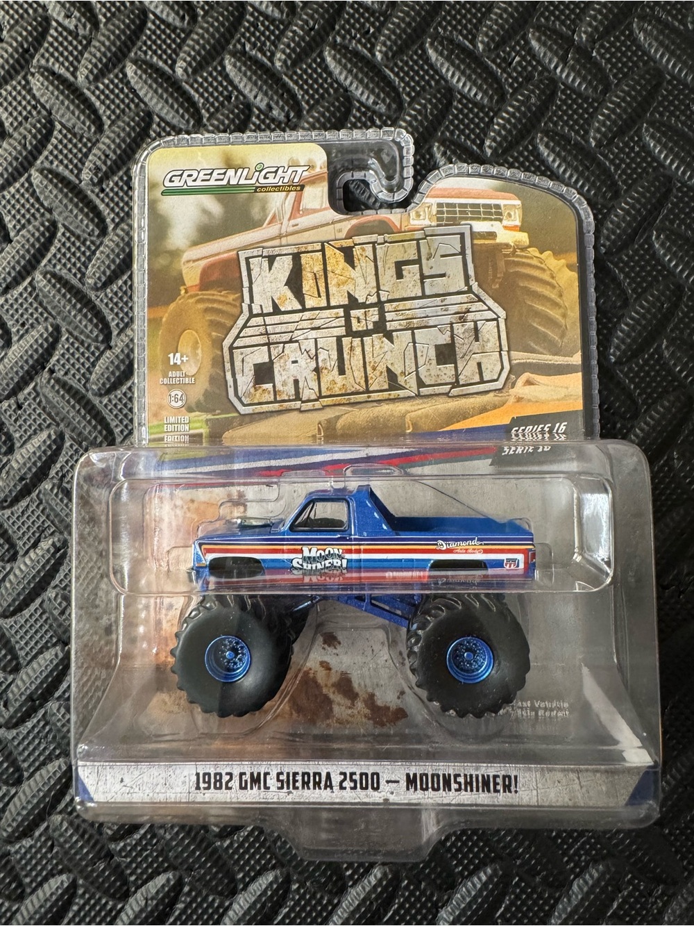Greenlight King of Crunch 1982 GMC Sierra 2500 Monstertruck